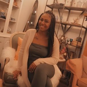 Meet your Posher, Crystal